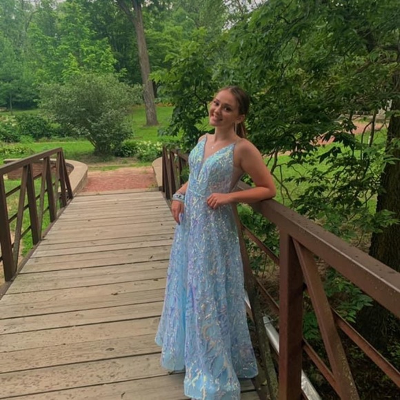 Dresses & Skirts - prom dress